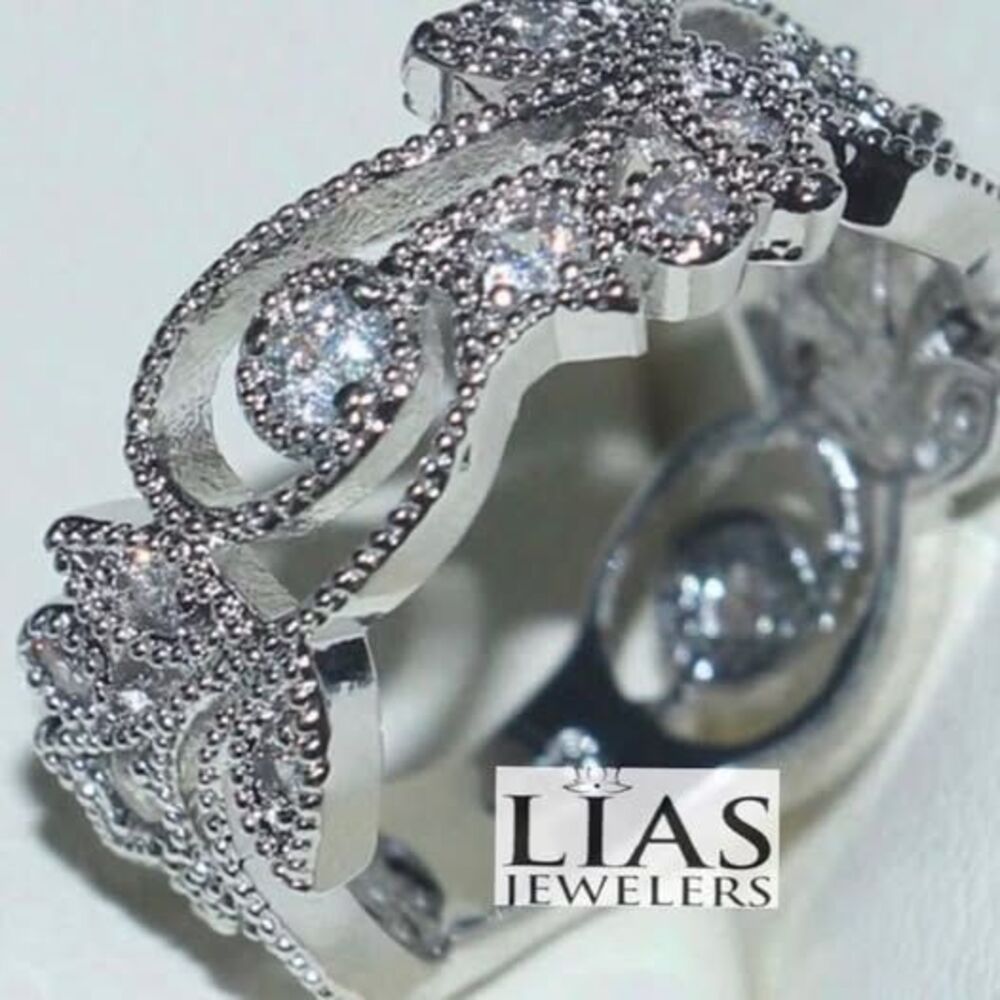 New 18k white gold wedding ring